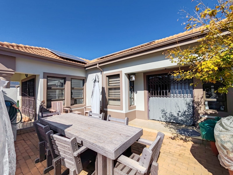 2 Bedroom Property for Sale in Waterberry Estate North West